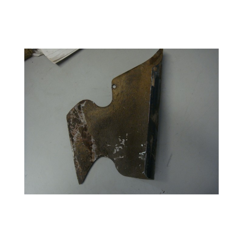 Cubrecadenas corto en chapa
